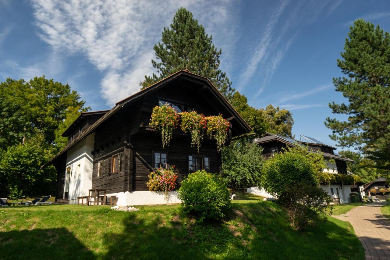 Naturel Hoteldorf Schoenleitn Latschach ober dem Faakersee Extérieur photo